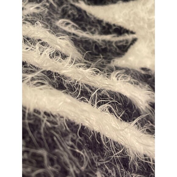 Cecico Womens Aztec Pattern Eyelash Sweater Large Southwest Black & White - Picture 12 of 13